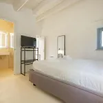 Villa Torre Anna - Historical Tower - Private Pool & Jacuzzi *