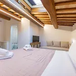 Villa Torre Anna - Historical Tower - Private Pool & Jacuzzi *