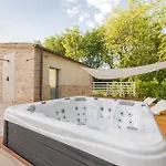 Torre Anna - Historical Tower - Private Pool & Jacuzzi Urbisaglia
