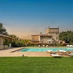 Villa Torre Anna - Historical Tower - Private Pool & Jacuzzi