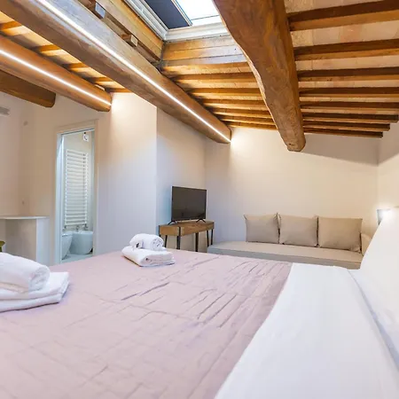 Villa Torre Anna - Historical Tower - Private Pool & Jacuzzi *