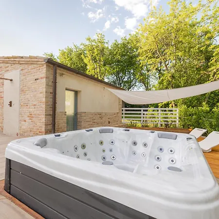 Torre Anna - Historical Tower - Private Pool & Jacuzzi Urbisaglia