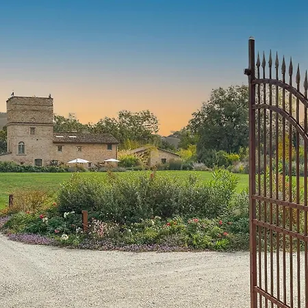 Torre Anna - Historical Tower - Private Pool & Jacuzzi Urbisaglia